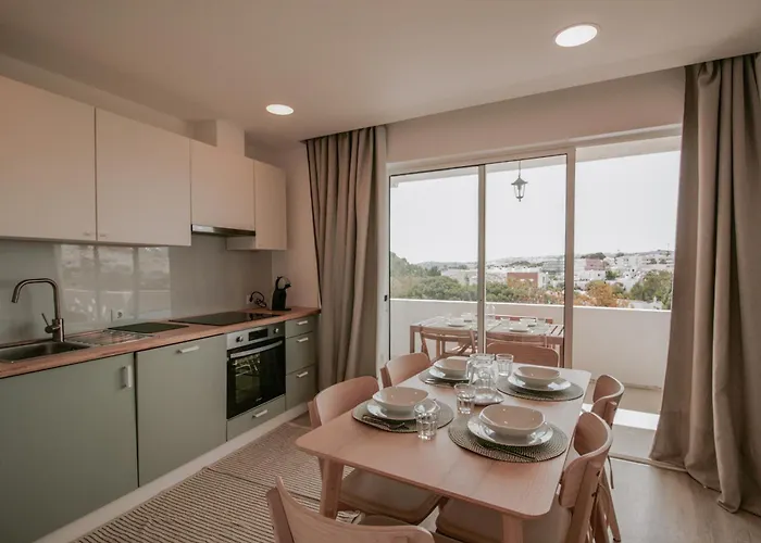 Flh Boho Chic With Balcony 아파트 *